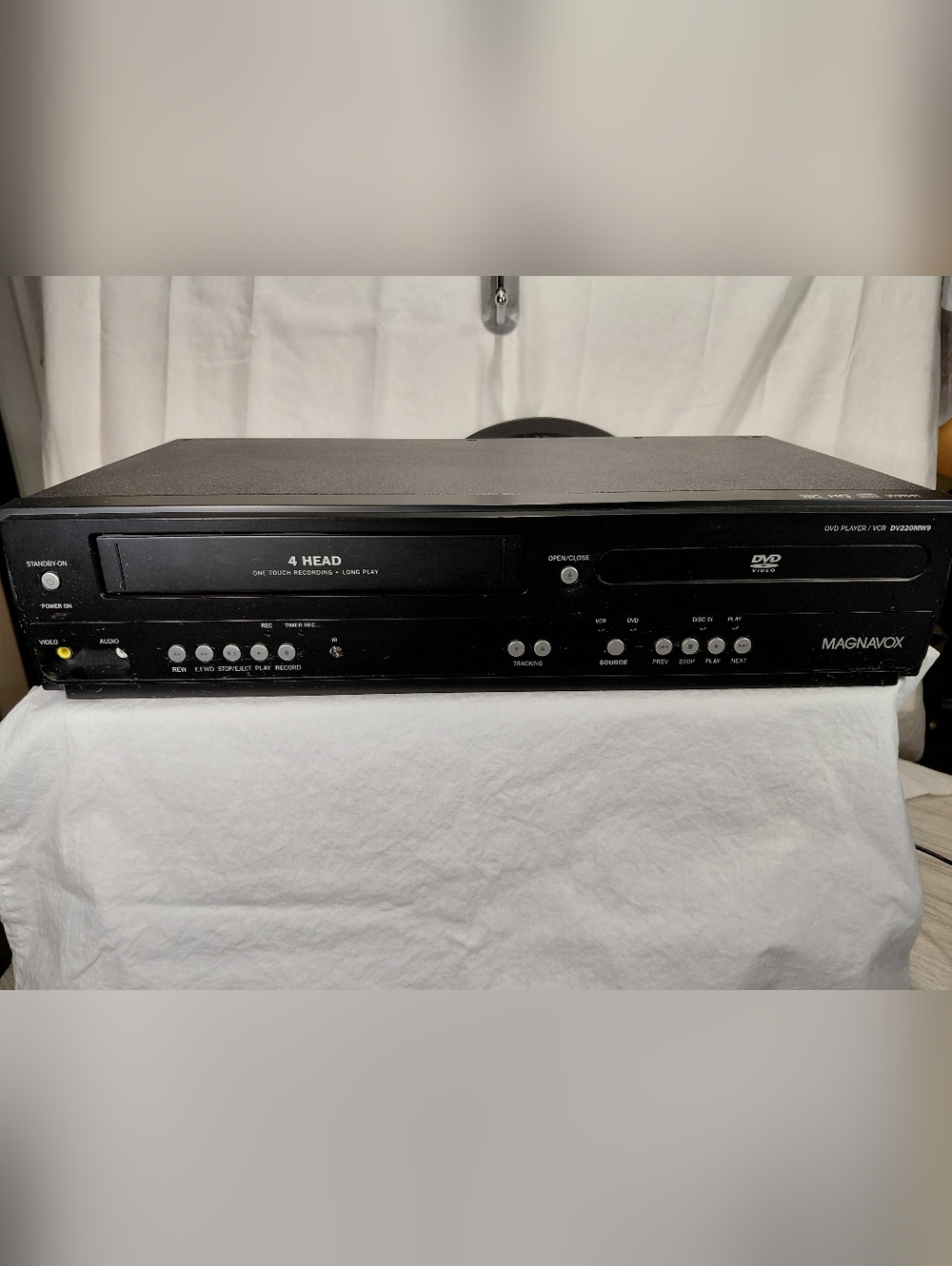 Magnavox Black 4-Head VCR/DVD Combo Player #DV 220MW9 Manufactured July 2009